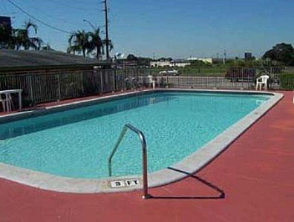 פלורידה סיטי Econo Lodge Inn & Suites מראה חיצוני תמונה