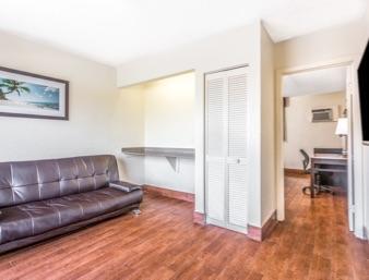 פלורידה סיטי Econo Lodge Inn & Suites חדר תמונה