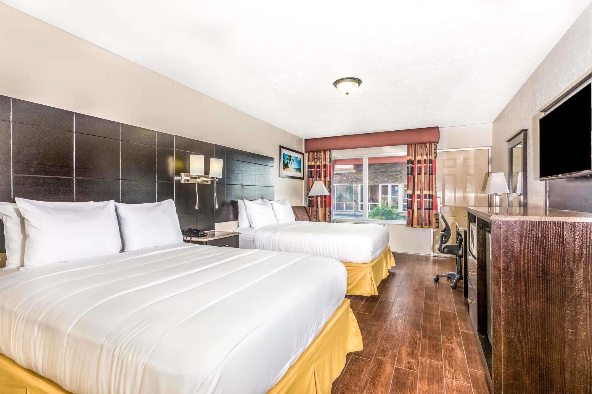 פלורידה סיטי Econo Lodge Inn & Suites מראה חיצוני תמונה