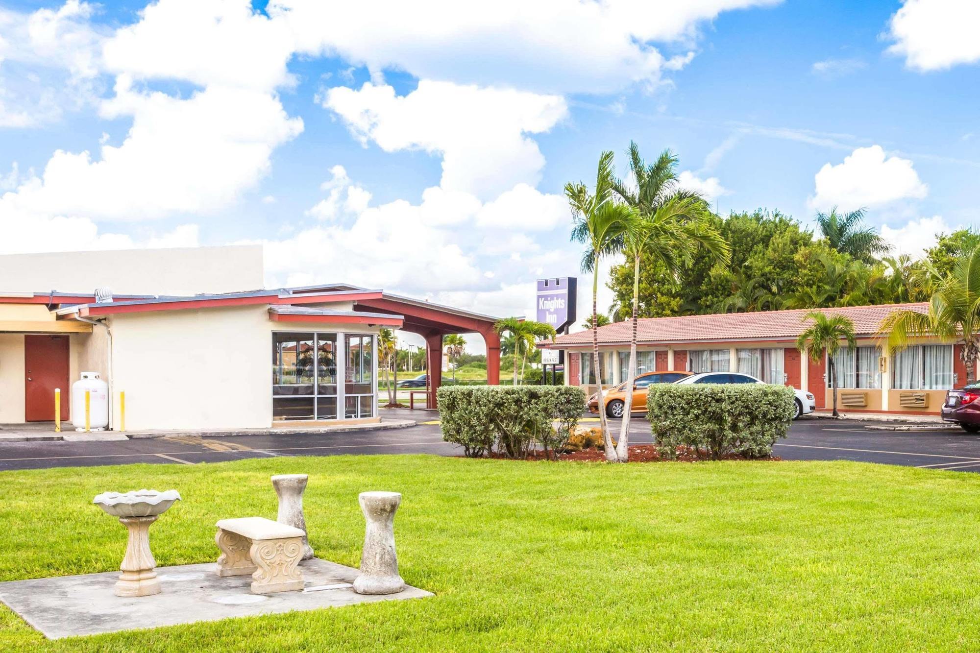 פלורידה סיטי Econo Lodge Inn & Suites מראה חיצוני תמונה