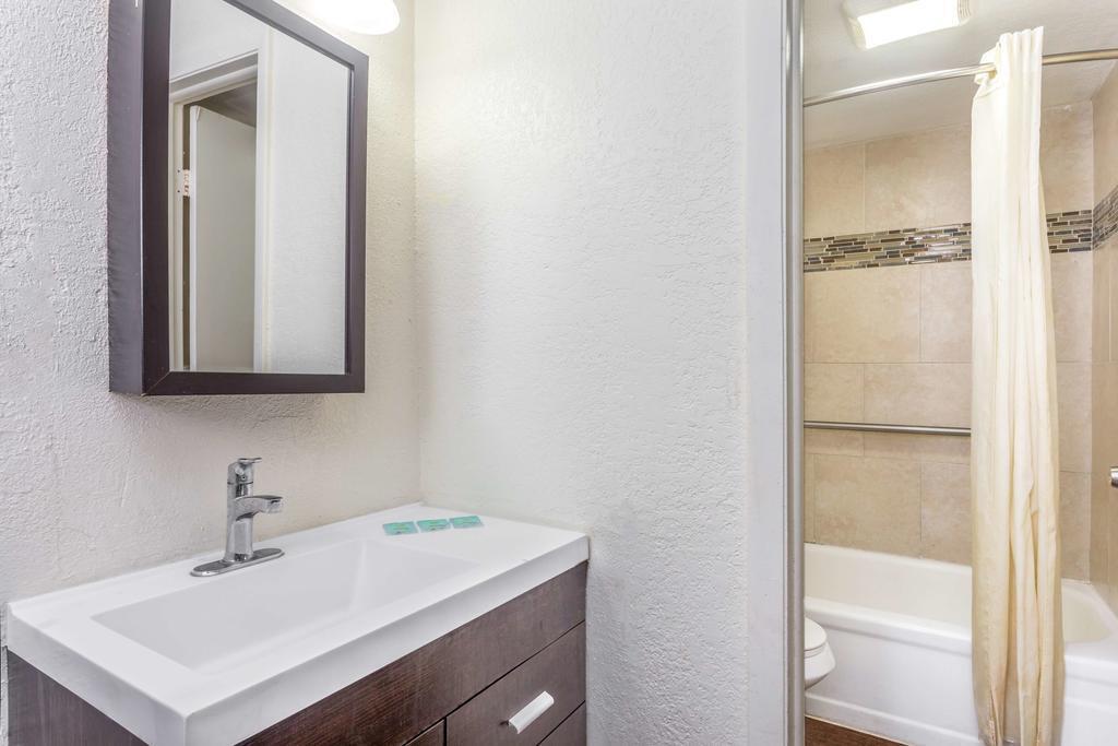 פלורידה סיטי Econo Lodge Inn & Suites מראה חיצוני תמונה